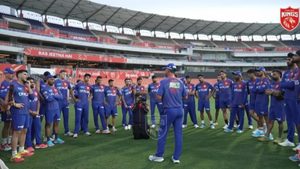 behind-the-scenes-at-sadda-akhadazwcslic5k-m.Click to read full article.